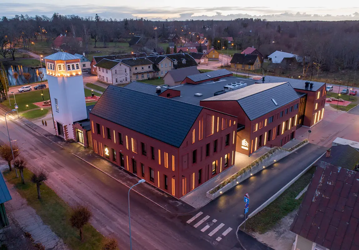 2019. aastal valminud Suure-Jaani Tervisekoda (Arhitekt Must, meeskond: Alvin Järving, Mari Rass, Ott Alver, Kaidi Põder, Katrin Vilberg, Gert Guriev, Liina-Liis Pihu, Märten Peterson, Riin Kärema, Kerli Lepp, Mari Põld). Foto: Kristian Lust