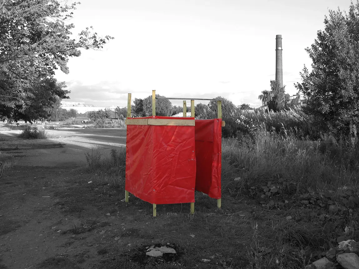 Kalaranna aktiivsuste algus (08.08.2010 püstitatud esimene riietuskabiin)